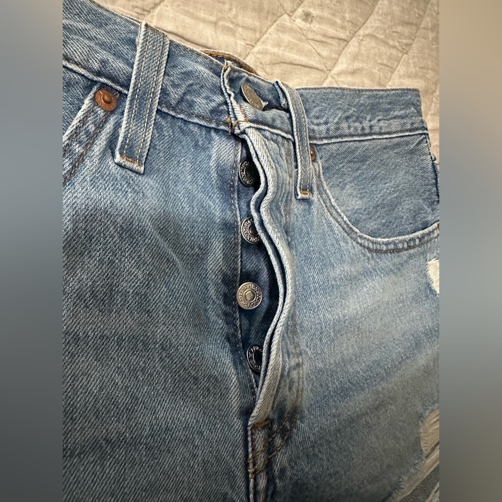 Levi 501 shorts NWOT - Picture 3 of 4